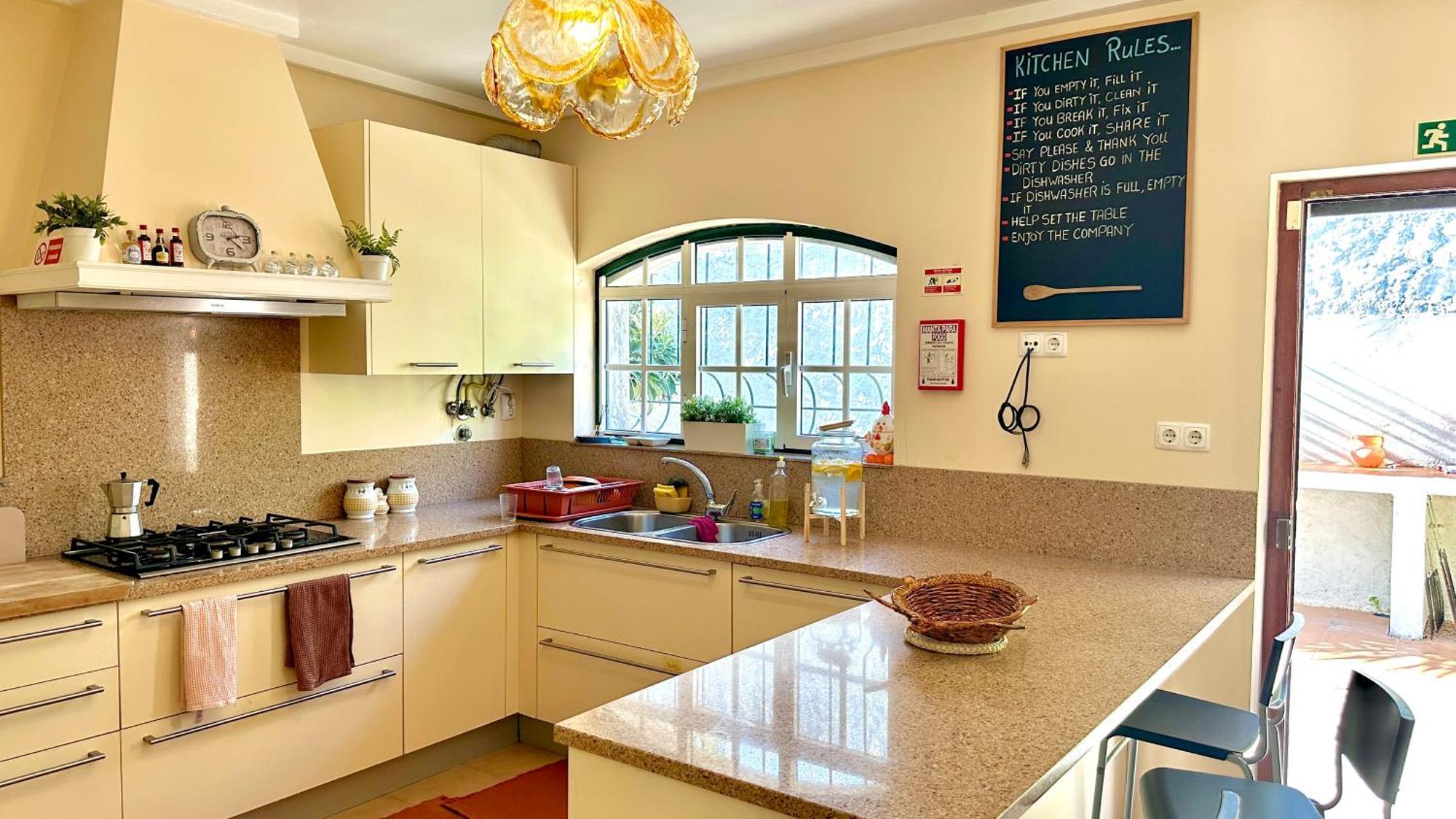 Coastal Garden Paradise Retreat- 6 Min From The Beach Charneca  Exterior photo